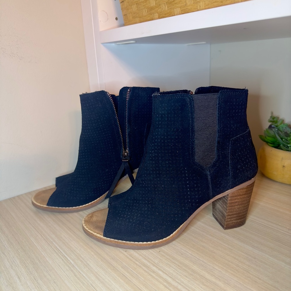 TOMS black suede open toe booties